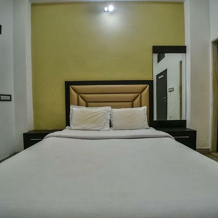 Hotel Vinayaka Nāthdwāra Exteriör bild